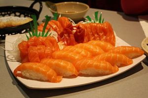 320px-Salmon_Sushi_and_Sashimi_Platter_-_W_Sushi